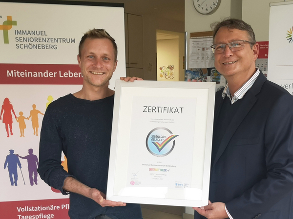 Immanuel Seniorenzentrum Schöneberg erneut als „Lebensort Vielfalt“ ausgezeichnet Immanuel Seniorenzentrum Schöneberg erneut als „Lebensort Vielfalt“ ausgezeichnet